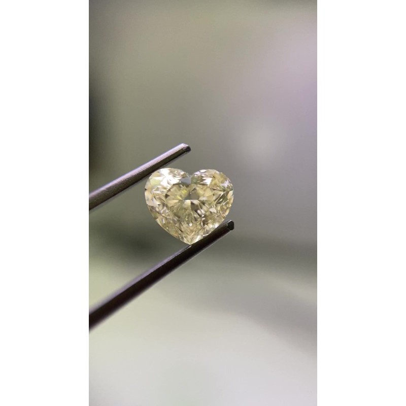 Diament o barwie fantazyjnej serce, 1.01ct, SI2, Fancy Light  Yellow, GIA 6472053688