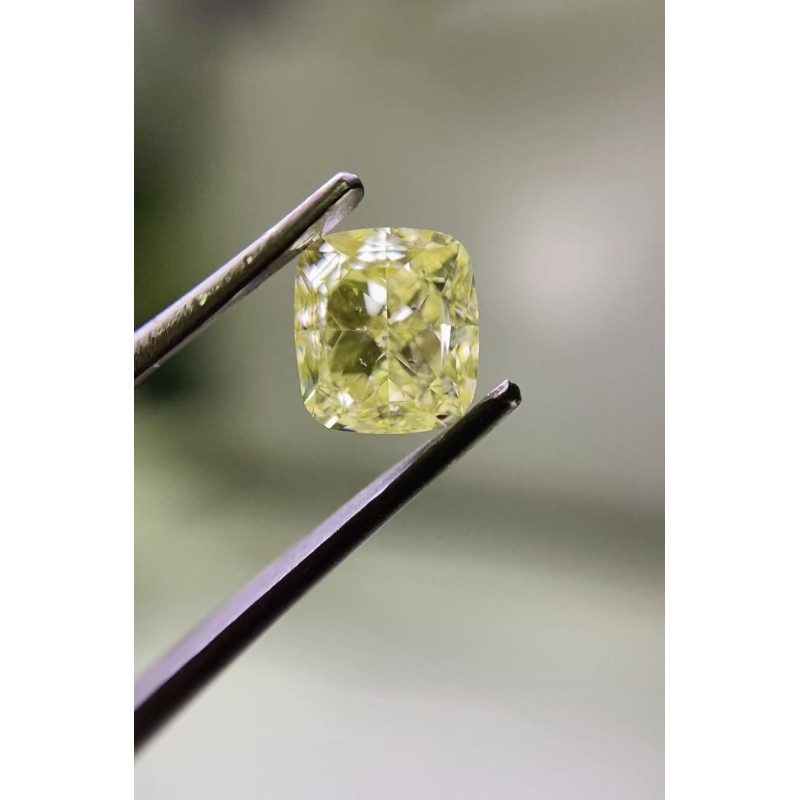 Diament o barwie fantazyjnej szlif poduszkowy modyfikowany, 1ct, SI2, Fancy Light  Yellow, GIA 6465084220