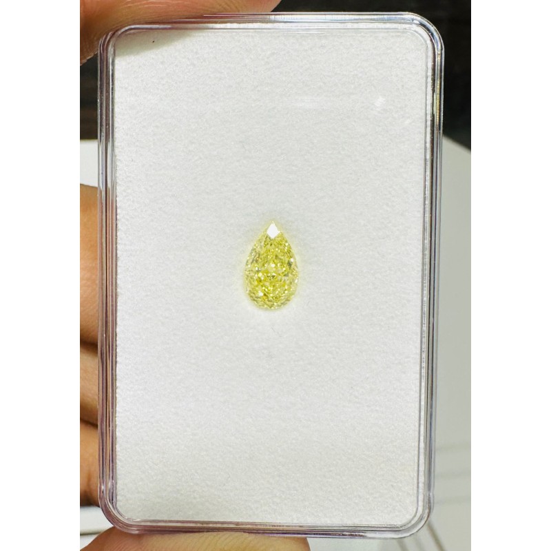 Diament o barwie fantazyjnej szlif gruszkowy, 1.55ct, VVS1, Fancy Yellow, GIA 1535373992 Diament o barwie fantazyjnej szlif gruszkowy, 1.55ct, VVS1, Fancy Yellow, GIA 1535373992