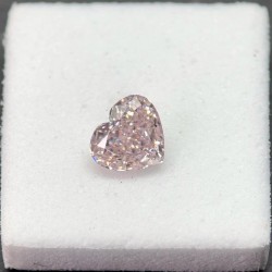 Diament o barwie fantazyjnej serce, 0.3ct, SI2, Fancy Light Orangey Pink, GIA 2427714210
